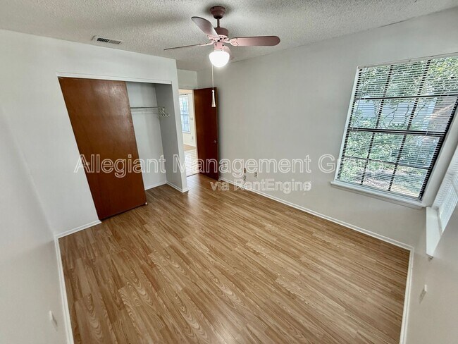 Foto del edificio - 2900 Risser Ave