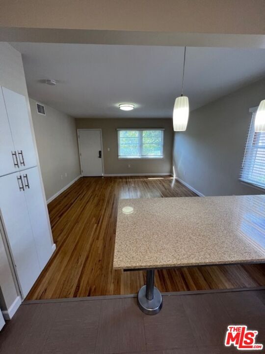 Foto del edificio - 1062 Elkgrove Ave