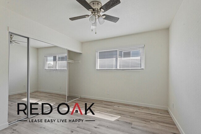Foto del edificio - 4652-4654 Grey Dr