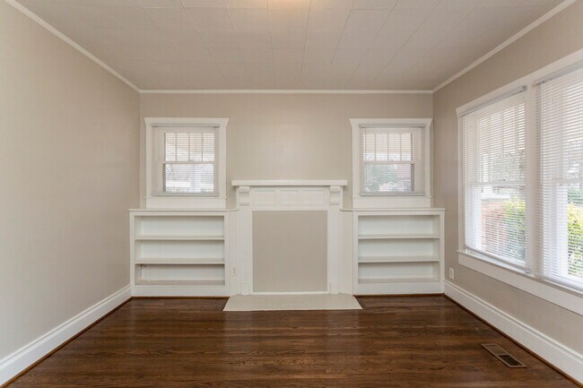 Building Photo - 2085 Cherry Ave