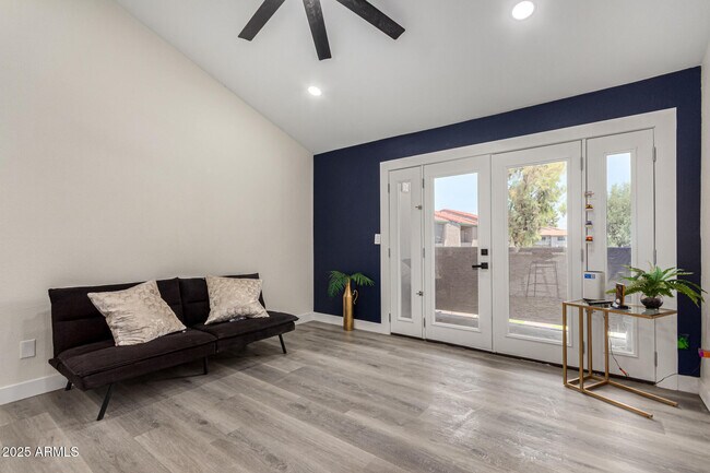 Foto del edificio - 623 W Guadalupe Rd