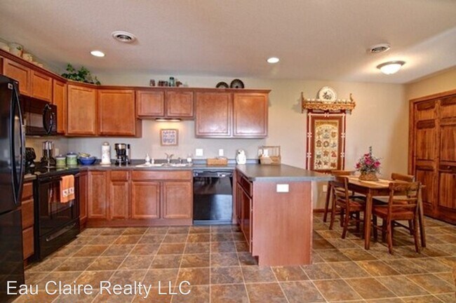 Building Photo - 1390 Coventry Ln