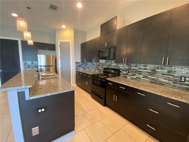 Foto del edificio - 204 Spellbrook Ln