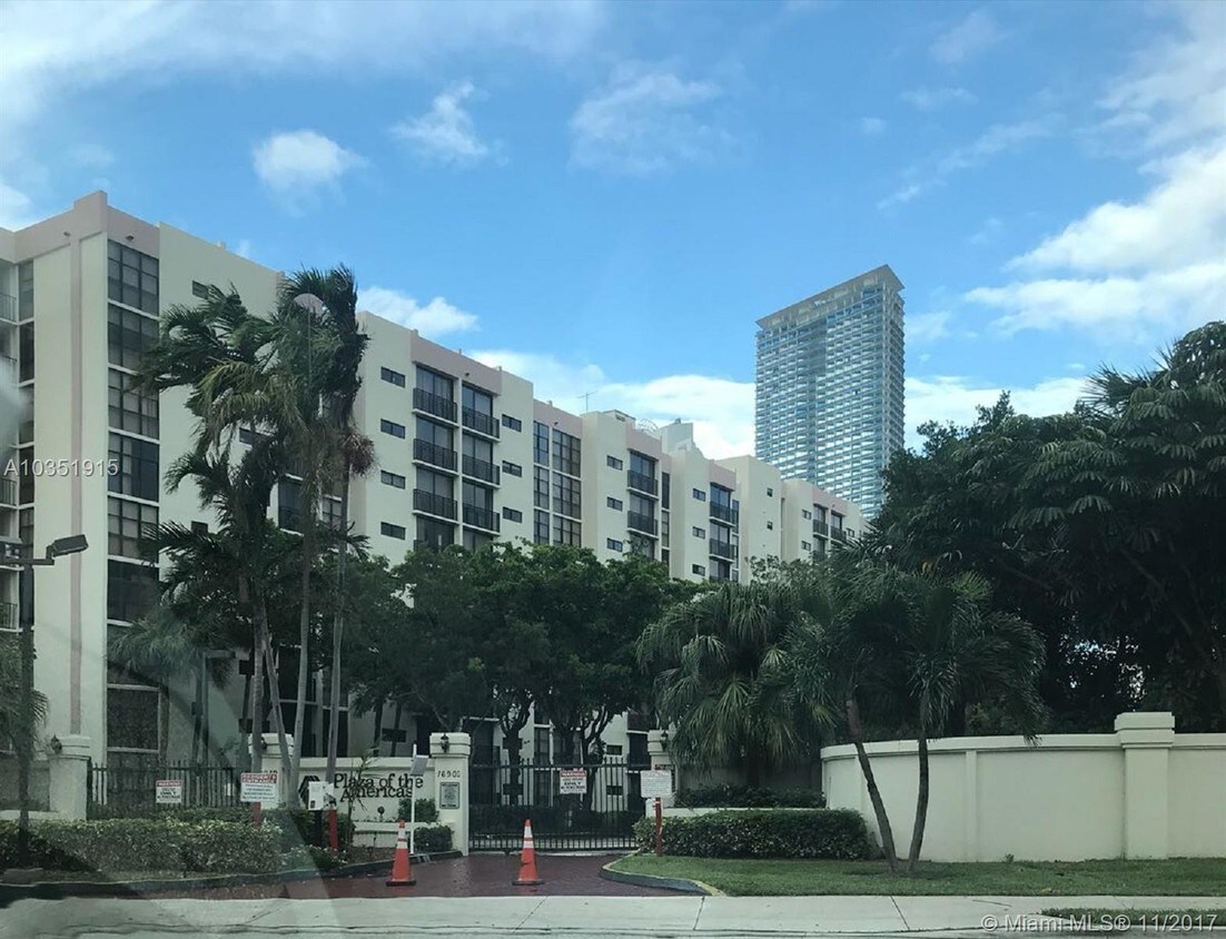 Foto principal - 16919 N Bay Rd