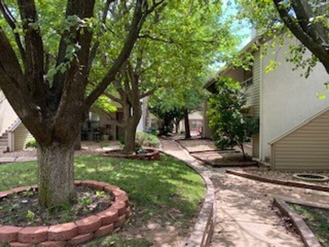 Foto del edificio - 2-Bedroom Condo for Rent in Stratford Condos + Gated Community with Pool!