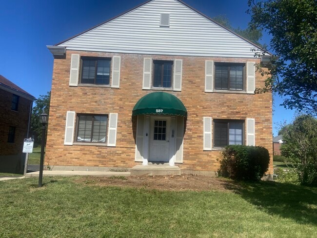 Building Photo - 557 Telford Ave