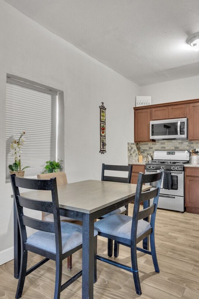 Foto del edificio - Central area 3 bed/2 bath duplex