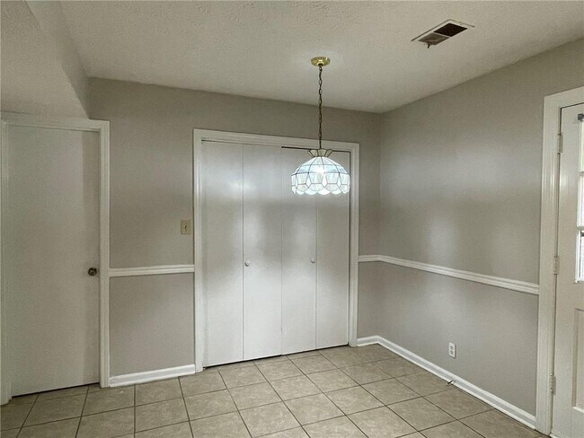 Building Photo - 4530 Iroquois Trail NW