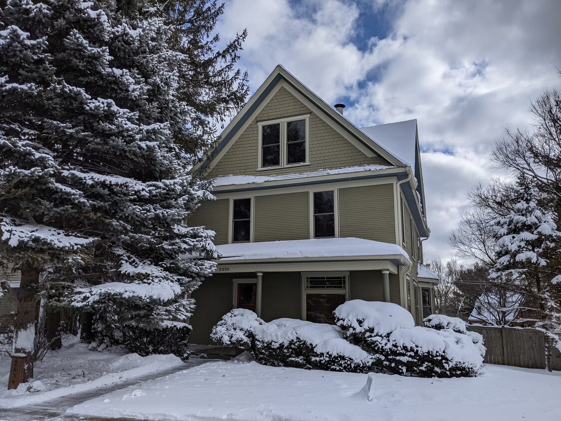 2639 Gross Point Rd, Evanston, IL 60201 House for Rent in Evanston