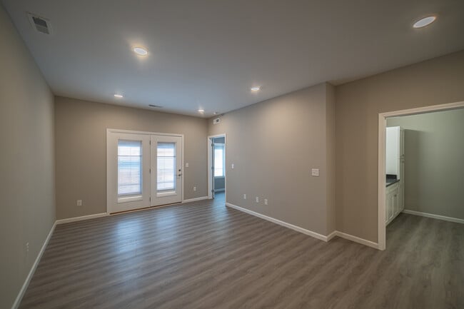 Building Photo - Oaks Place
