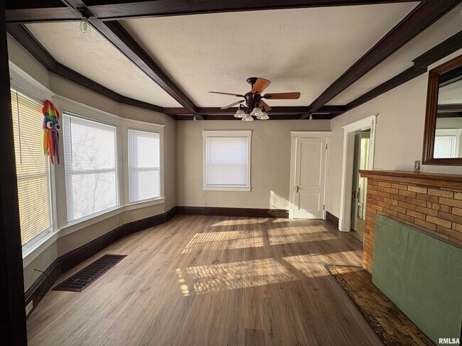 Building Photo - 2403 N Peoria Ave