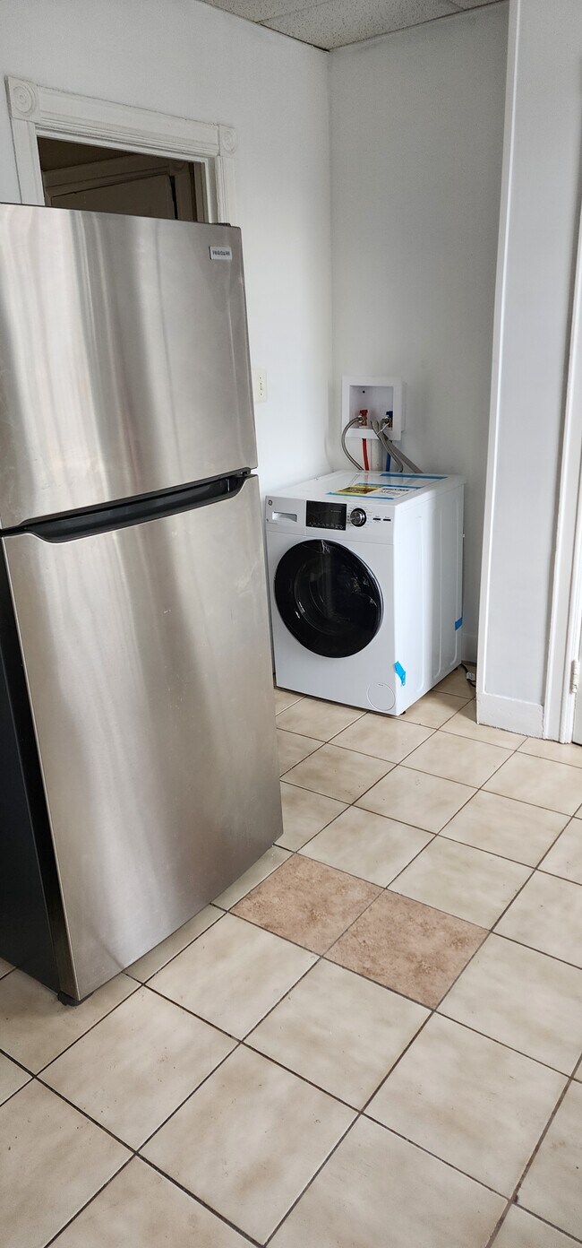 Building Photo - 36 Maple Ave