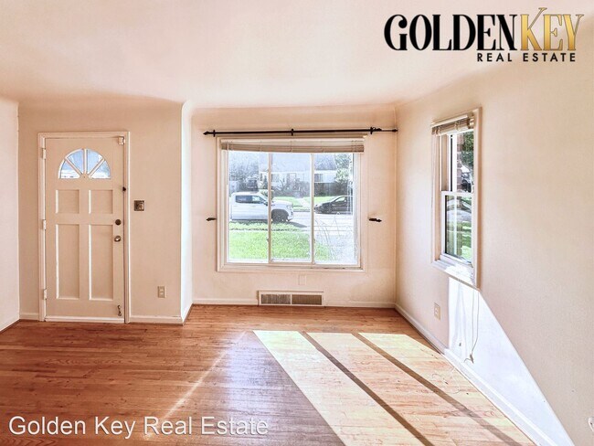 Building Photo - 3 br, 1 bath House - 23120 Oneida Street