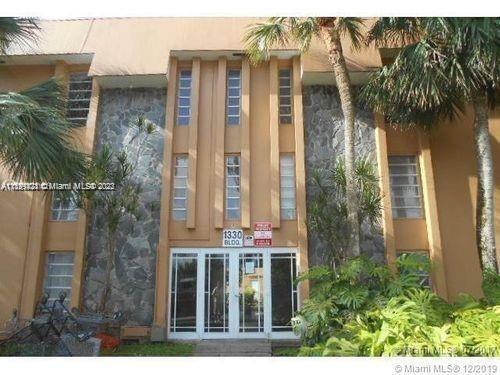 Foto principal - 1330 W 54th St
