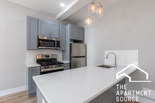 Building Photo - 454 W Belden Ave