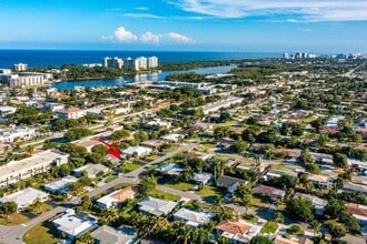 Building Photo - 2856 NE 5th Ave