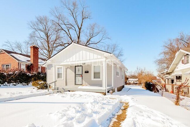 Building Photo - 3772 N Parker Ave