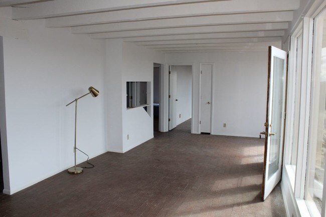 Building Photo - 11 Cerrado Loop