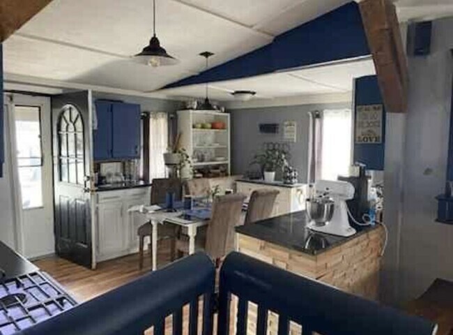 Building Photo - 1821 W 17th st