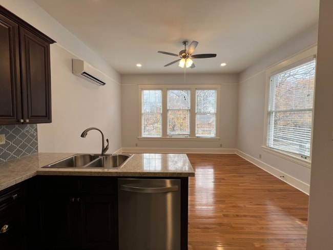 Building Photo - 516 E 8th St