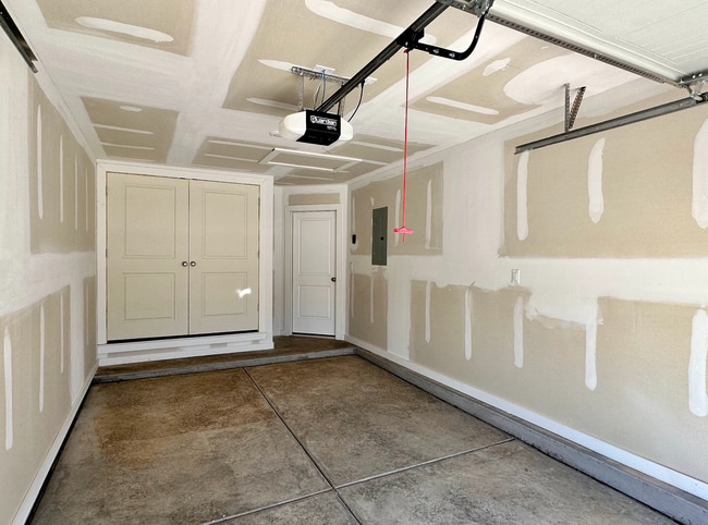 Building Photo - Stylish and Modern 3-Bedroom Duplex for Rent in Desirable Harvest Neighborhood