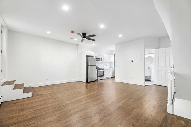 Building Photo - 506 Grand St