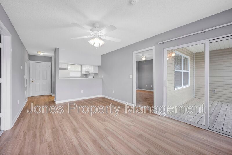 Foto principal - 307 Country Club Dr NE