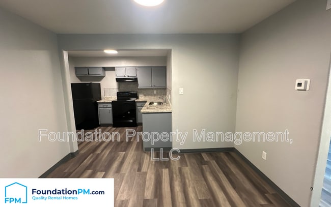 Building Photo - 1283 E Raines Rd
