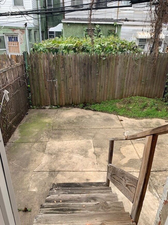 Foto del edificio - 2072 Clarence Street