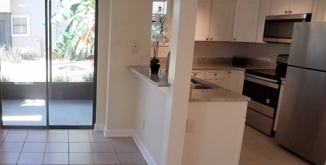 Foto del edificio - Beautiful Remodeled 2/2 Winter Park Condo ...