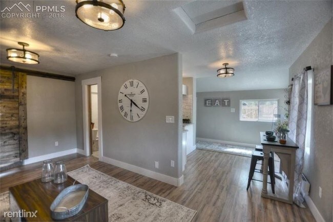 Building Photo - 2 br, 1 bath House - 360 E Las Vegas St