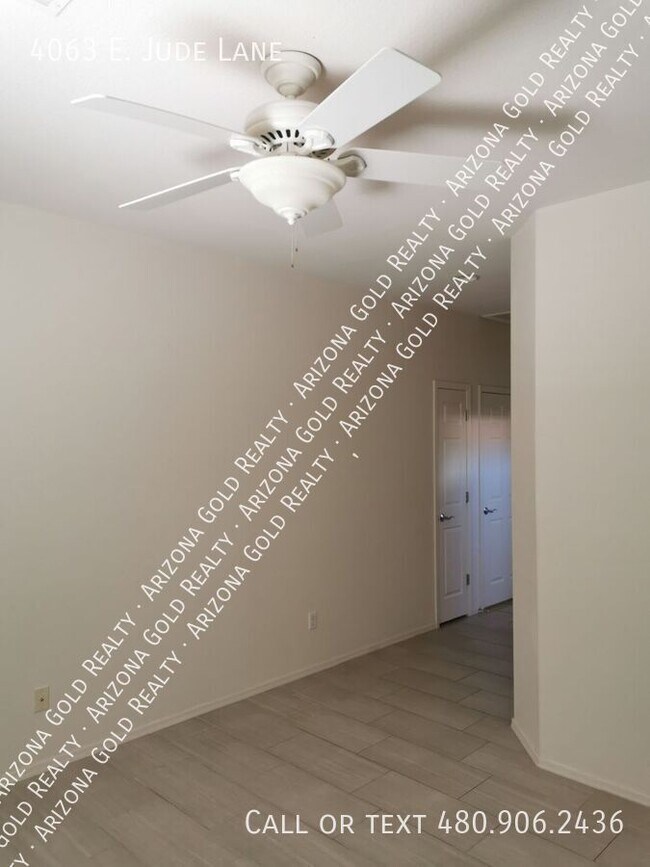 Foto del edificio - 4063 E Jude Ln