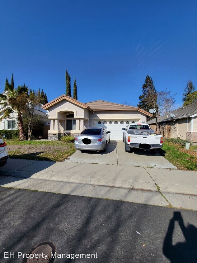 Foto principal - 4 br, 2 bath House - 2417 Dinwiddie Way