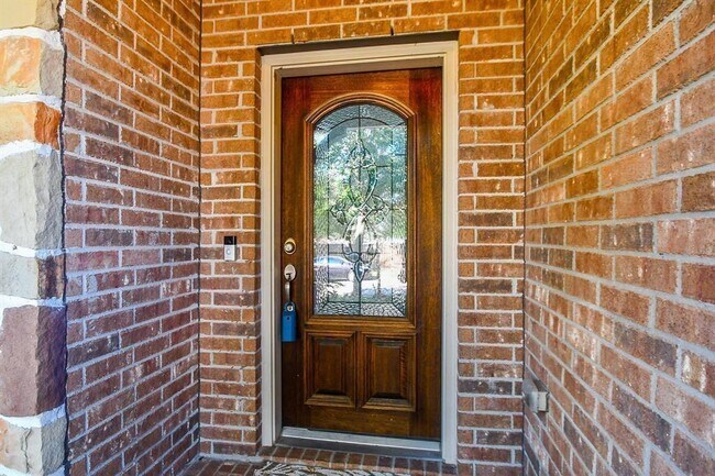 Building Photo - 6311 Thornton Dr