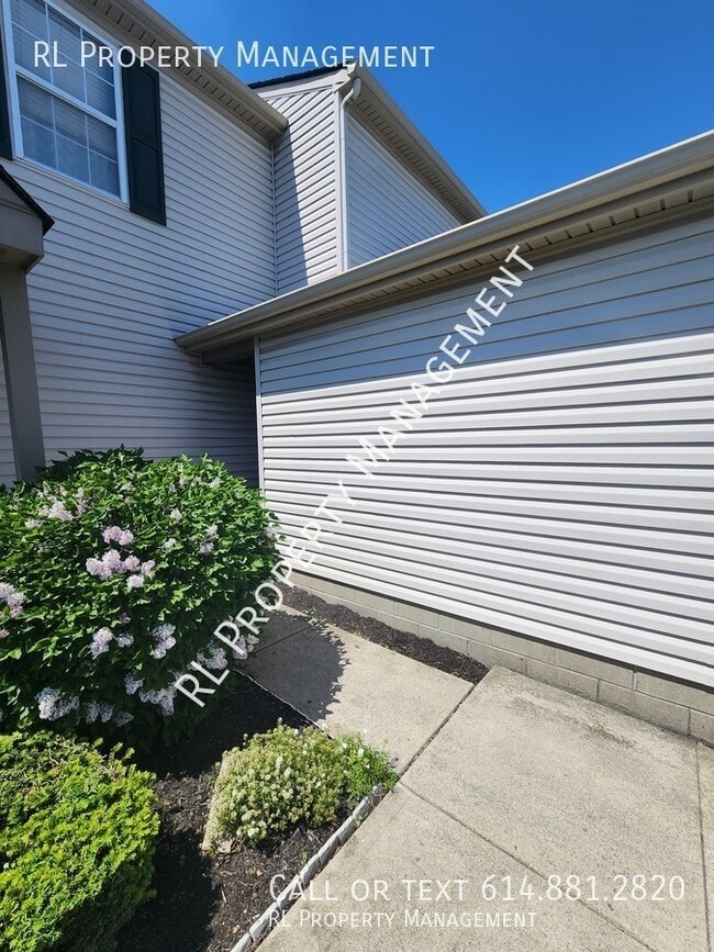 Building Photo - Spacious 2 bedroom 2.5 bathroom condo in t...