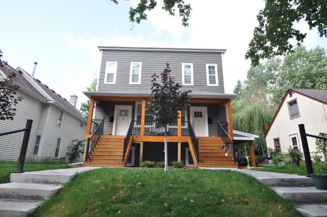 Building Photo - Newer Garden-Level 2Bed, 1Bath Apartment in Longfellow with In-Unit Laundry!