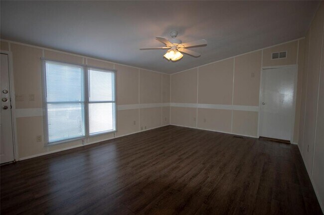 Building Photo - 16303 Lone Star Ranch Dr