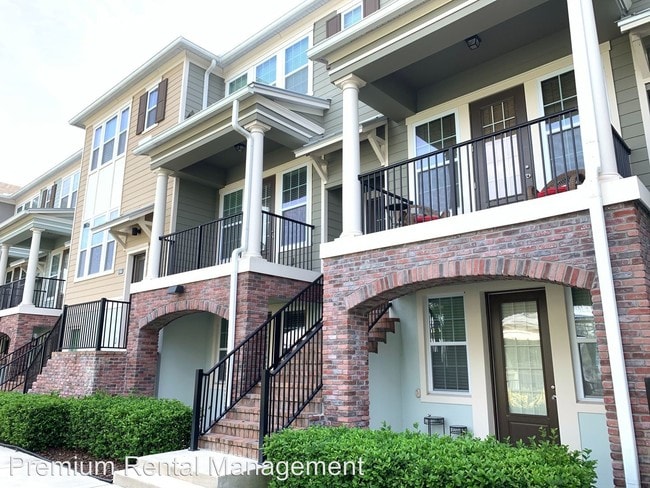 Building Photo - 3 br, 3.5 bath House - 208 Queen Palm Ct