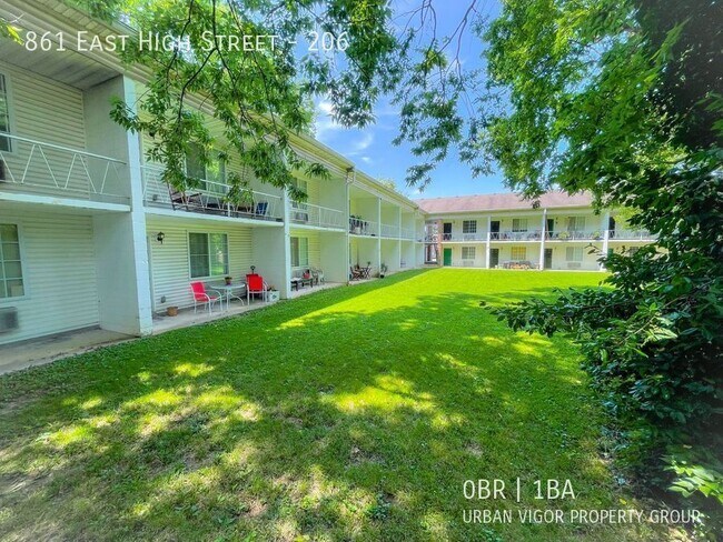 Foto del edificio - 861 E High St