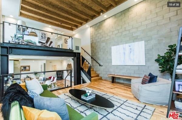 Foto principal - 530 N Larchmont Blvd