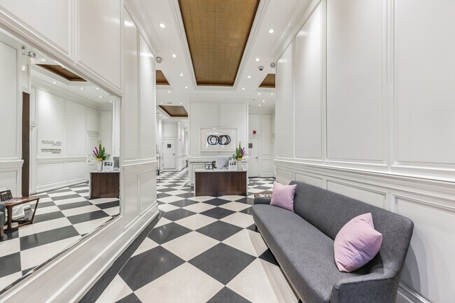 Foto del edificio - 70 E Walton St