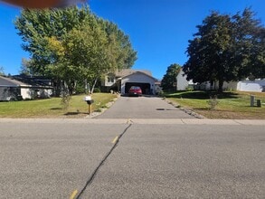 Building Photo - 10259 Englewood Dr