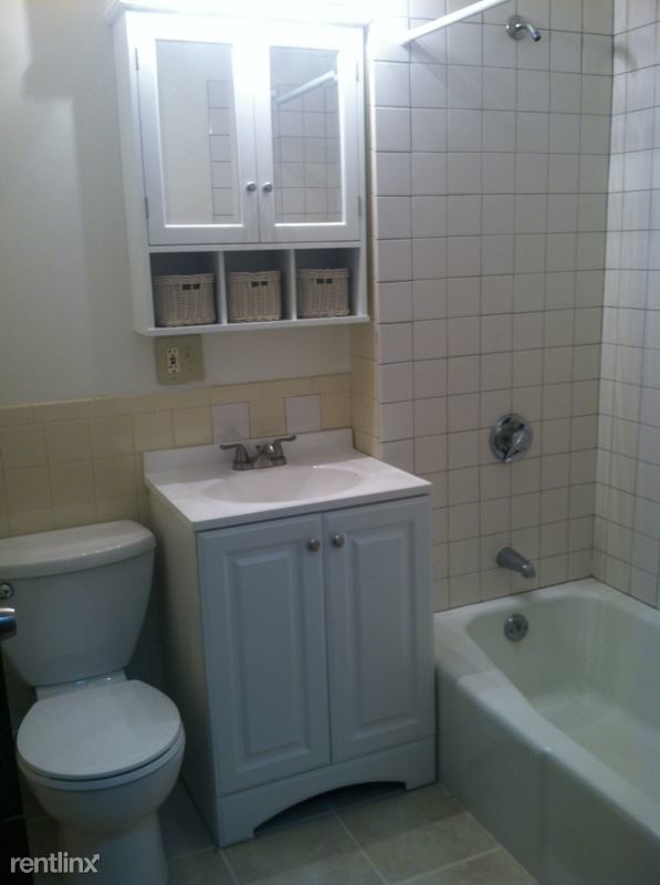 Building Photo - 2 br, 1 bath Apartment - 27 Woodman St Apt 2