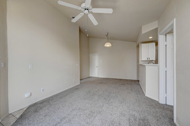 Foto del edificio - "Charming 2-Bed, 2-Bath Condo Retreat in Centennial"
