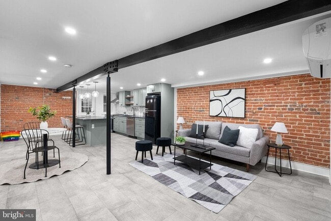 Photo - 1616 Kilbourne Pl NW House