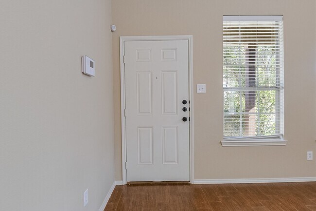 Foto del edificio - Available Now! Nice 3 Bedroom Townhouse lo...