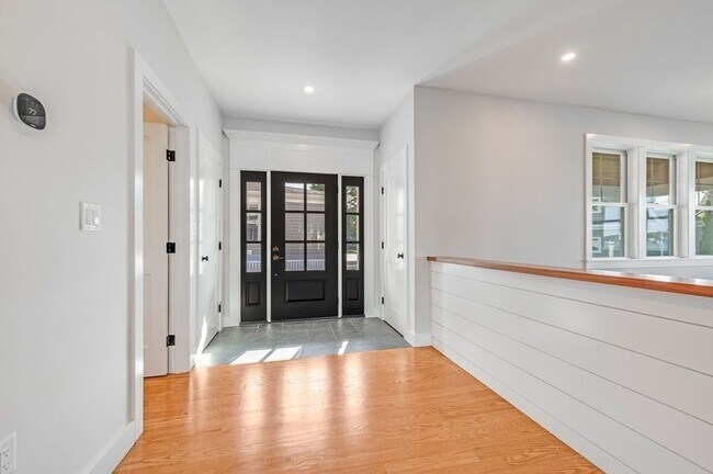 Foto del edificio - 8 Riverside Rd