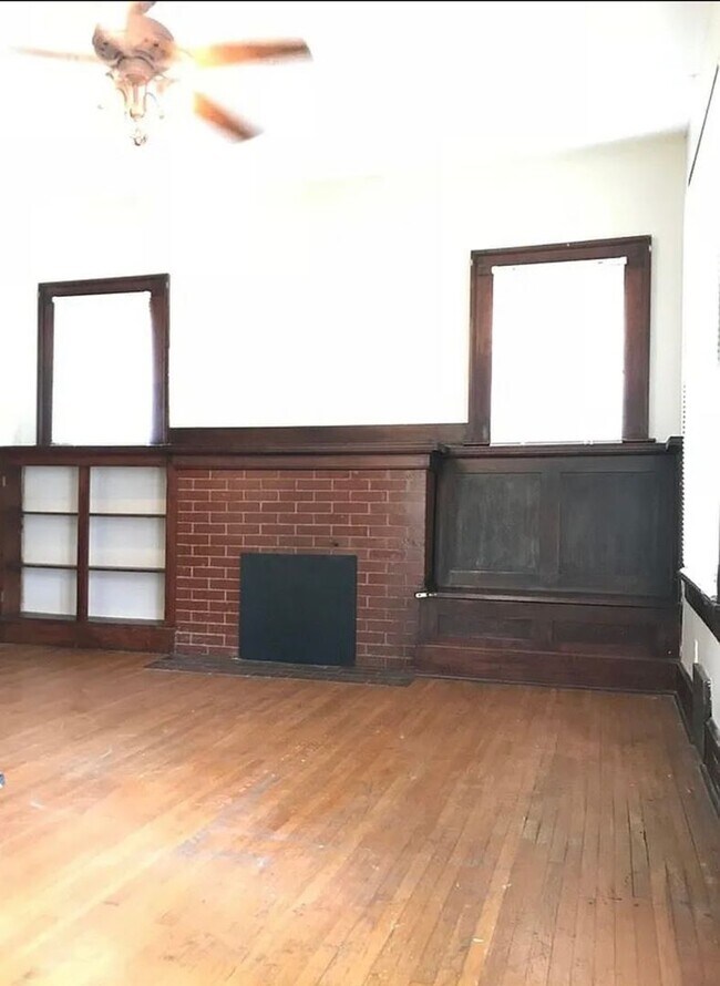 Foto del edificio - 4 bedroom/2 baths house
