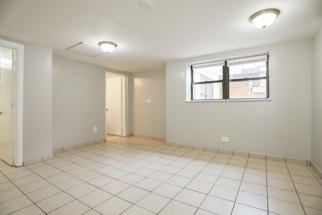 Foto del edificio - 1658 W Pratt Blvd