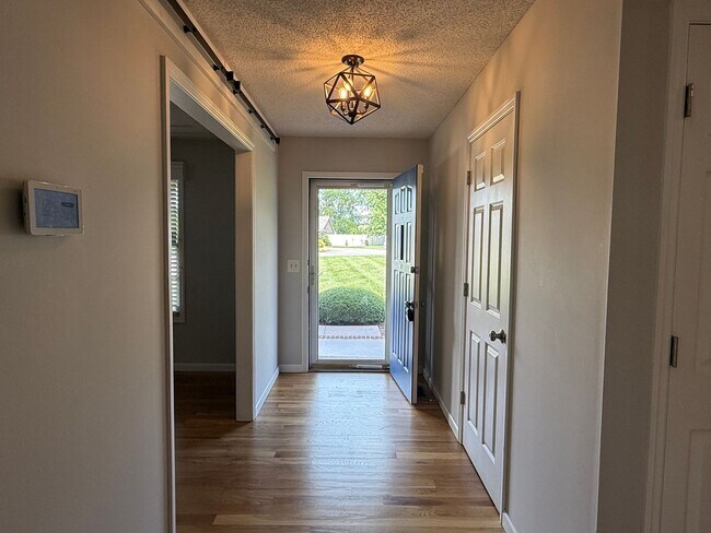 Building Photo - 3 bedroom one- level beauty in North Johnson City!